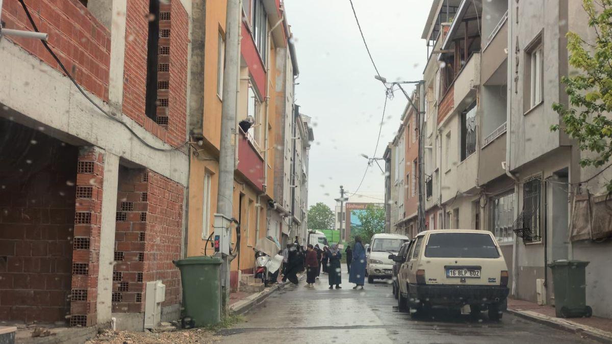 İnegöl'de 59 yaşındaki kadın, balkonundan düşerek yaralandı. Olay yerinde yapılan