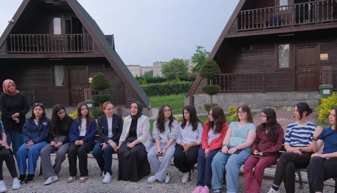 İnegöl'de bilim kampları başladı. Gençlerin bilimsel ilgisini artırmayı ve yeteneklerini