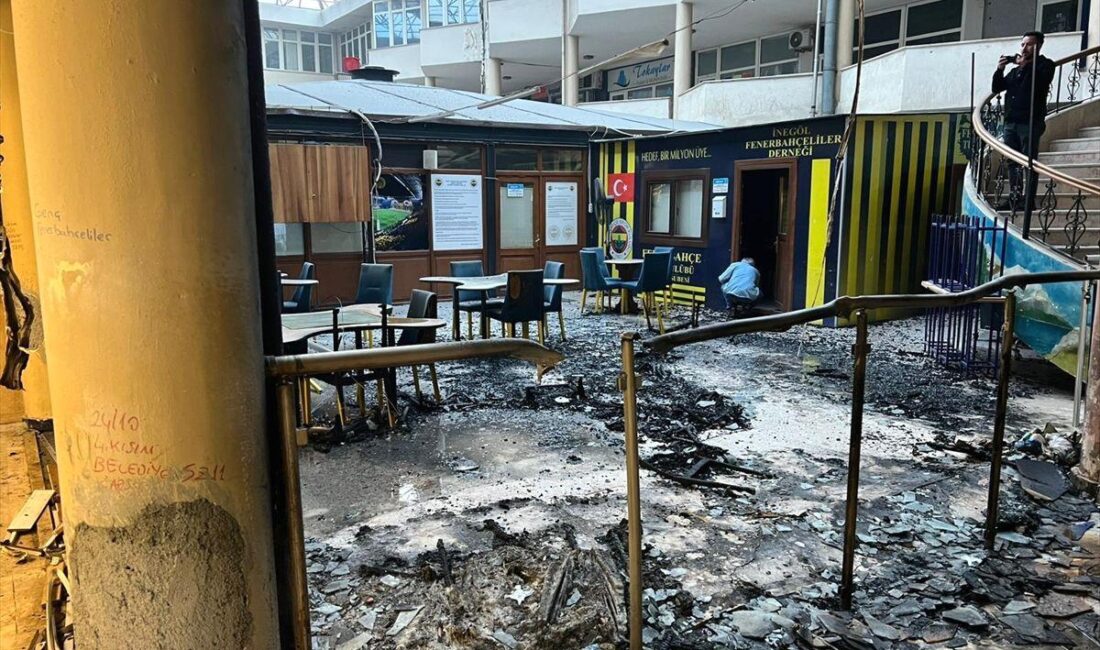 İnegöl'de çocukların dernek yakma girişimi polis tarafından engellendi. Güvenlik önlemleri