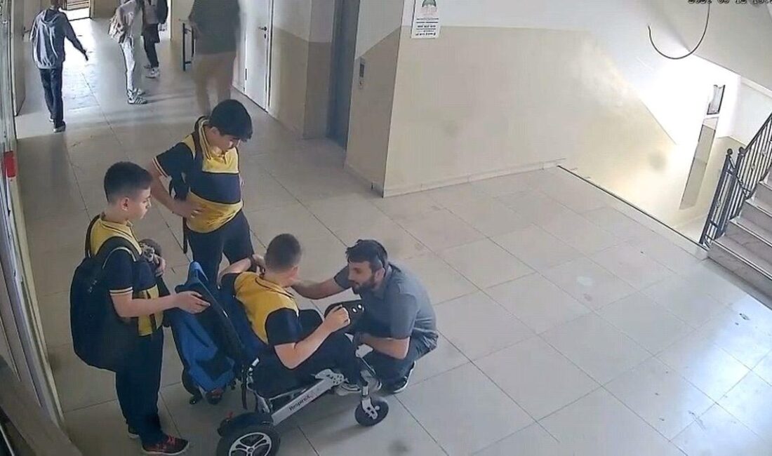 İnegöl'de engelli öğrenciye yardım anı, toplumumuzun dayanışma ve sevgi gösterisinin