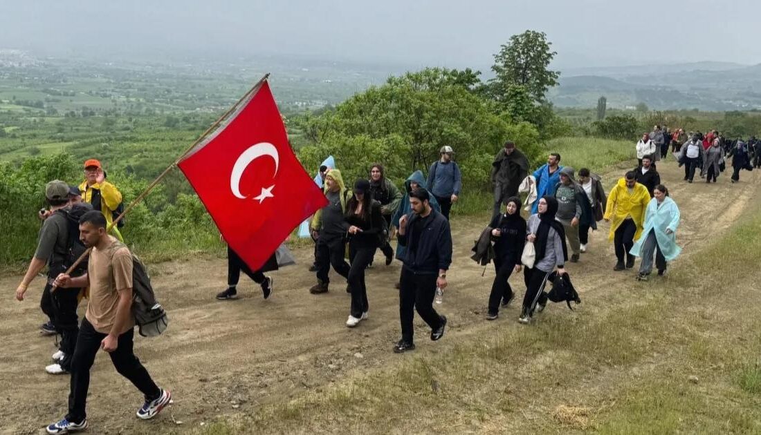 İnegöl'de düzenlenen geleneksel doğa yürüyüşü etkinliği, doğa tutkunlarının katılımıyla gerçekleşti