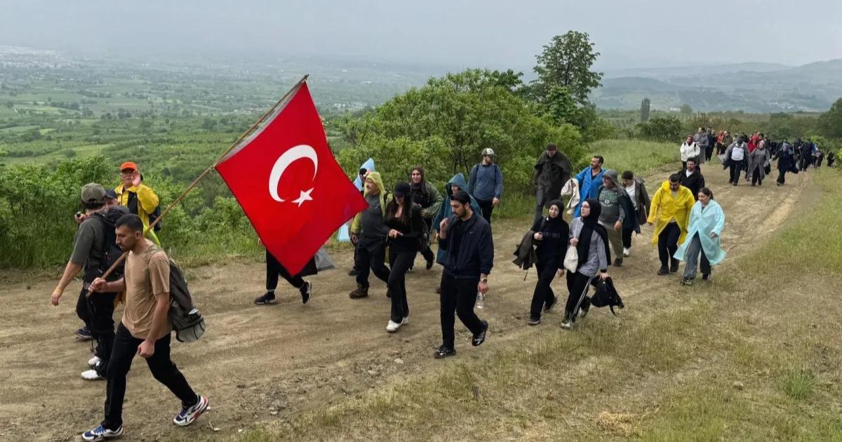 İnegöl'de düzenlenen geleneksel doğa yürüyüşü etkinliği, doğa tutkunlarının katılımıyla gerçekleşti