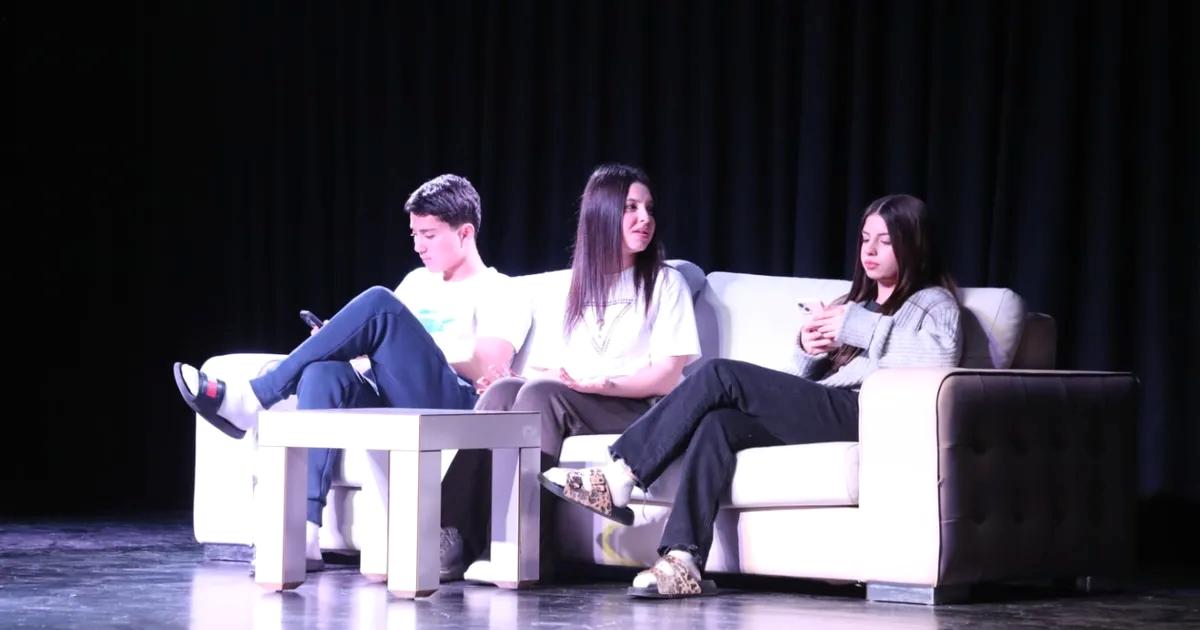 İnegöl'de düzenlenen Genç Suare Tiyatro Festivali, yeni tiyatro yeteneklerini ve