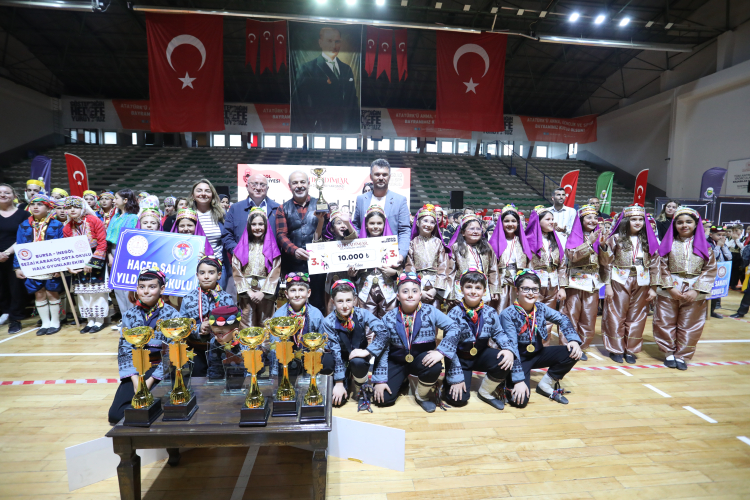 İnegöl'de Halk Dansları Yarışması Coşkusu