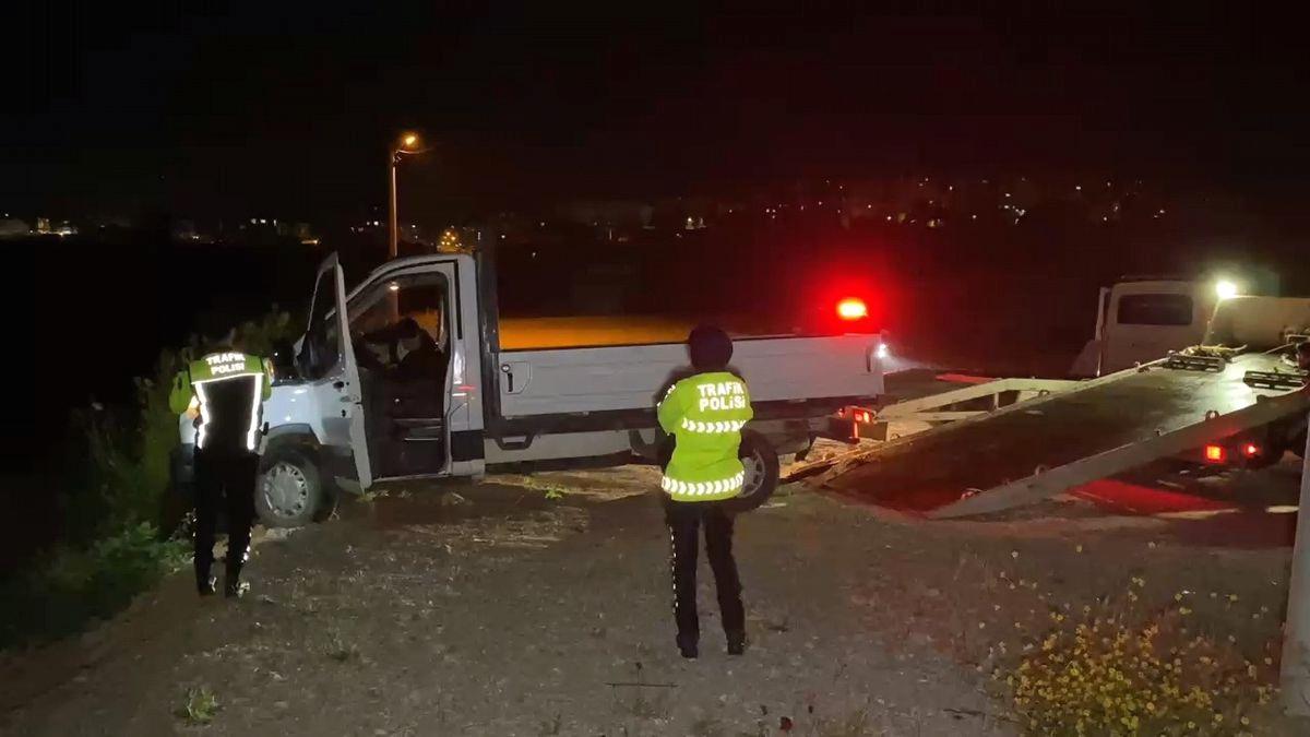 İnegöl'de kamyonet şarampole uçtu. Kazanın detayları, nedenleri ve alınan önlemler