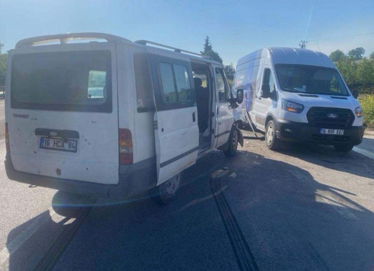 İnegöl'de meydana gelen minibüs kazasında 4 kişi yaralandı. Olayla ilgili