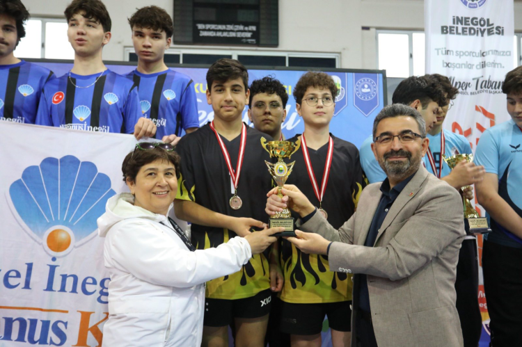 İnegöl’de Okullar Arası Spor Festivali sürüyor