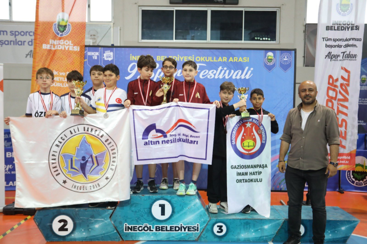 İnegöl’de Okullar Arası Spor Festivali sürüyor