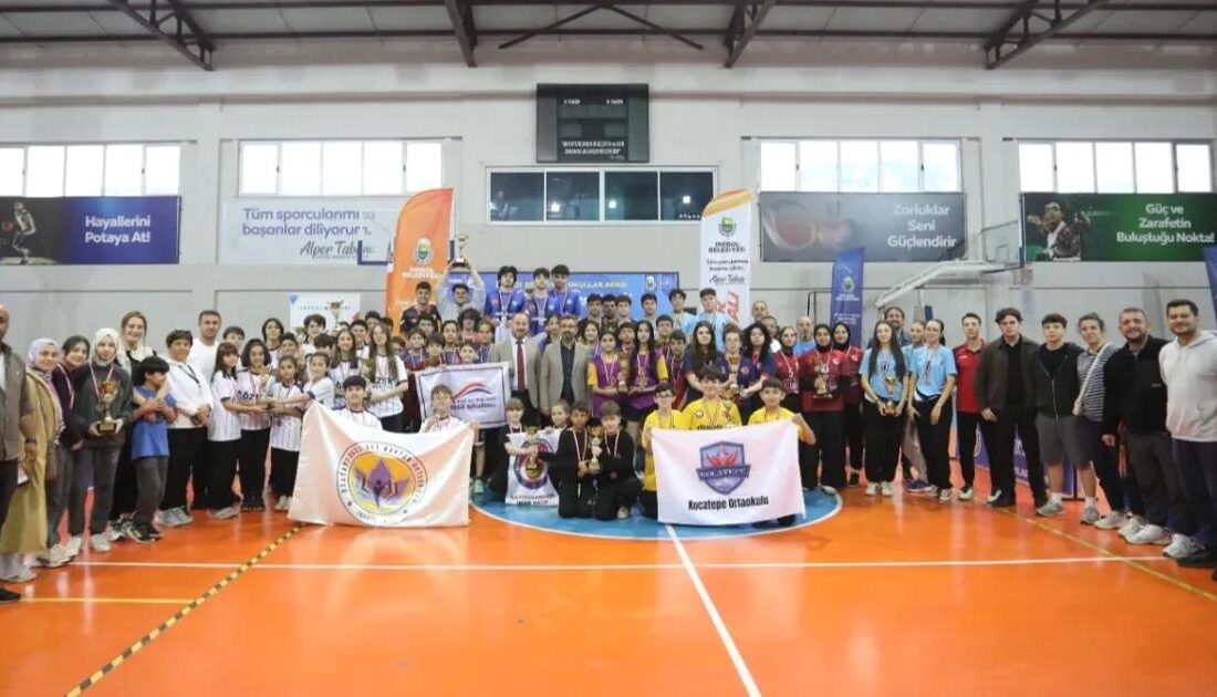 İnegöl'de düzenlenen Okullar Arası Spor Festivali, katılan okullar arasında dostane