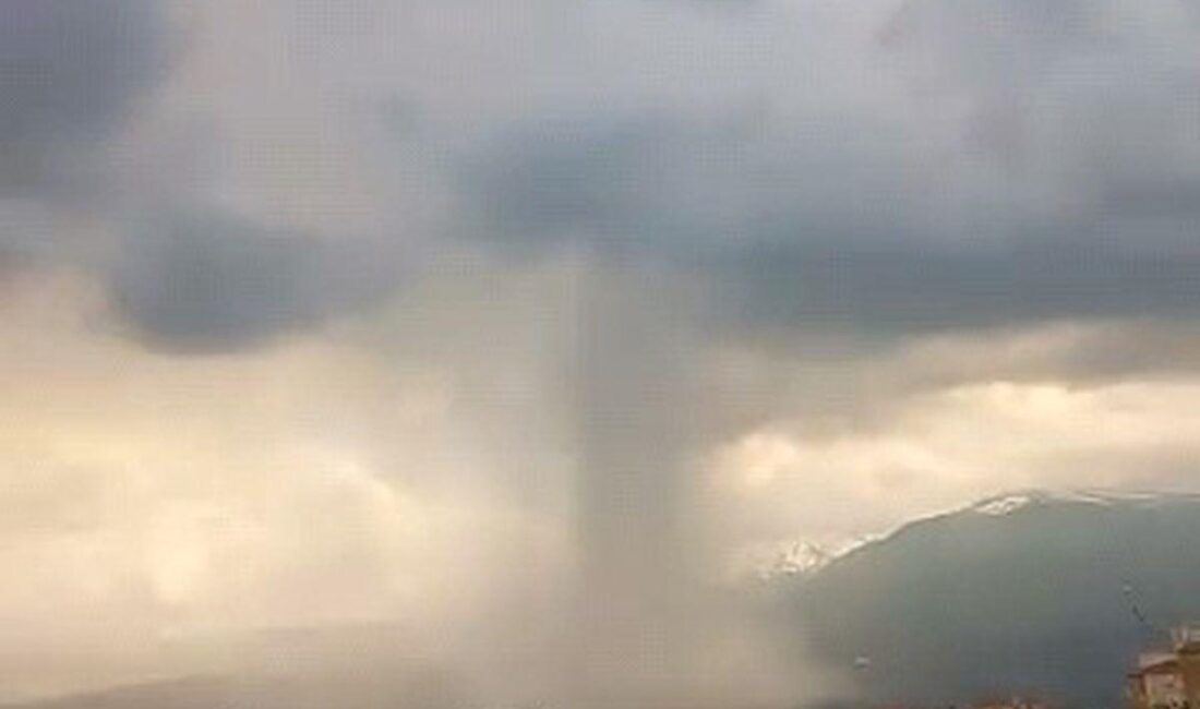 İnegöl'de sağanak ve dolu etkili oldu. Yağışlar yaşamı olumsuz etkilerken,