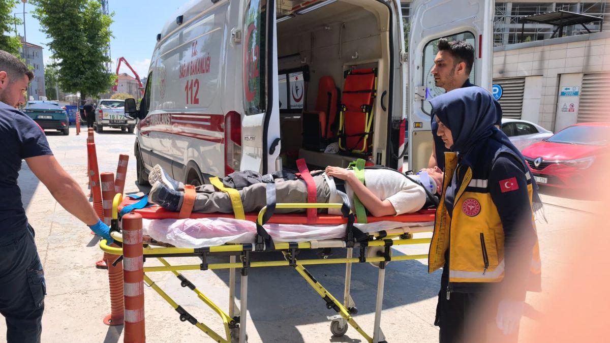 İnegöl'de meydana gelen trafik kazasında takla atan otomobilde 5 kişi