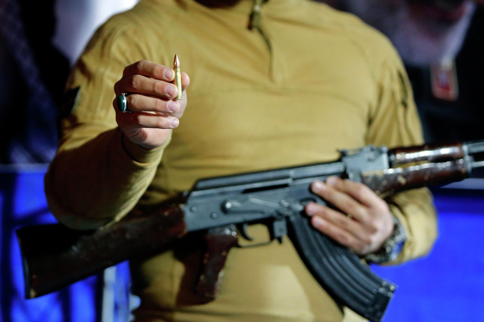 İran'da halka açık silah eğitimleri şaşırtıcı seviyeye ulaştı