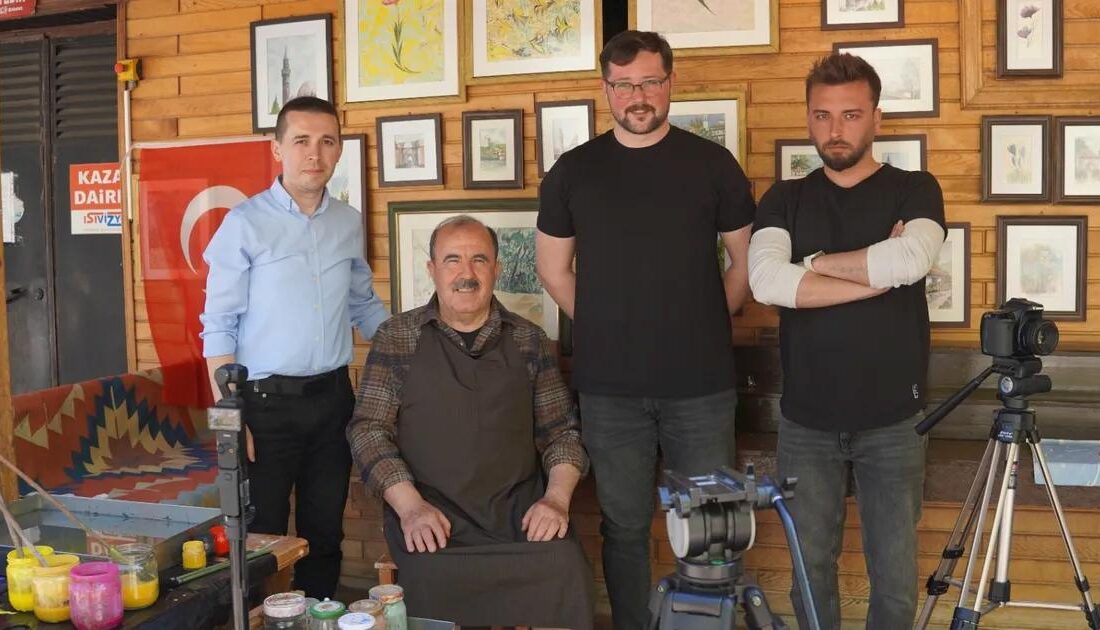 İznik’te 50 yıldır Ebru Sanatı Ustası olan ustamız, geleneksel tekniklerle