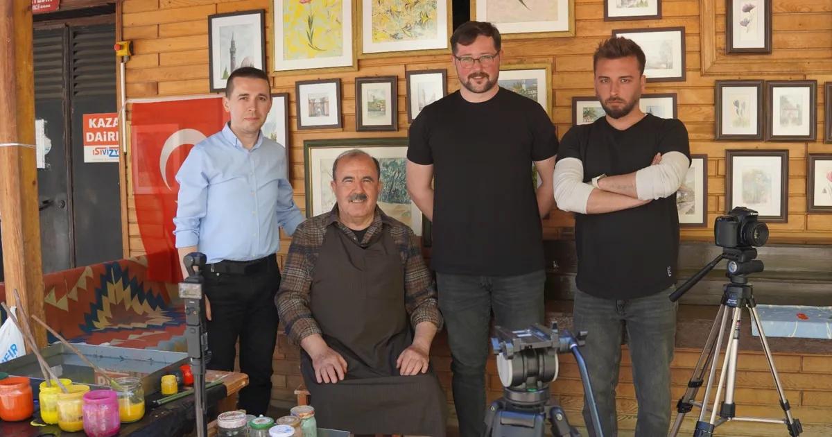 İznik’te 50 yıldır Ebru Sanatı Ustası olan ustamız, geleneksel tekniklerle