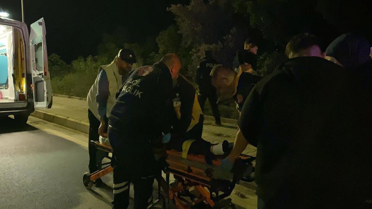 İznik'te meydana gelen kazada, otomobil zeytinliğe uçtu, 4 kişi yaralandı.