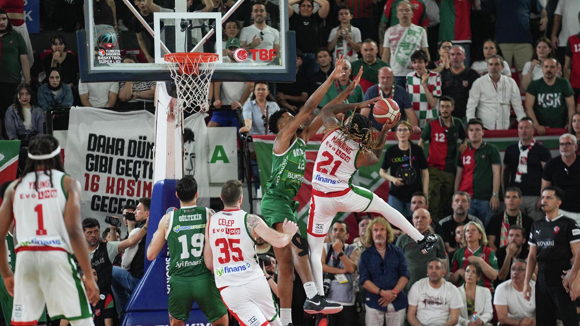 Karşıyaka Basketboldan son saniye muhteşem zaferle tarihi bir galibiyet! Nefes