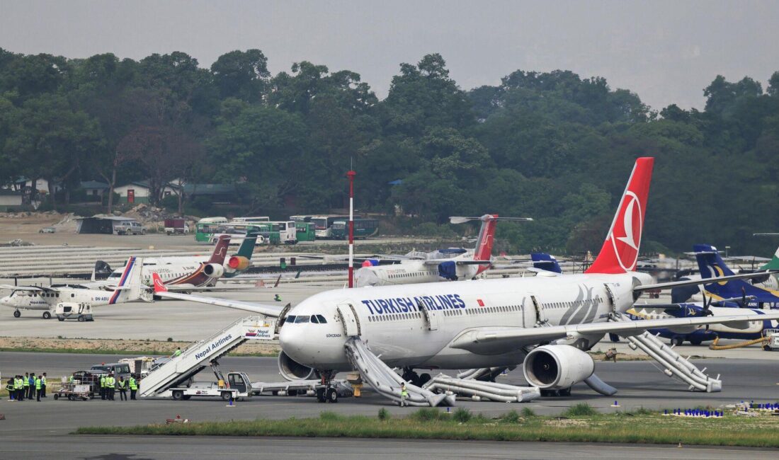Katmandu'da Türk uçağında Morelden çıkan yangın sonrası olay yerine hızla
