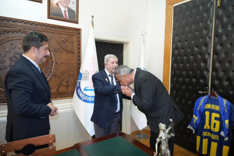 Kıbrıs Gazisi Babasıyla Anlamlı Buluşma ve Dostluk Ziyareti