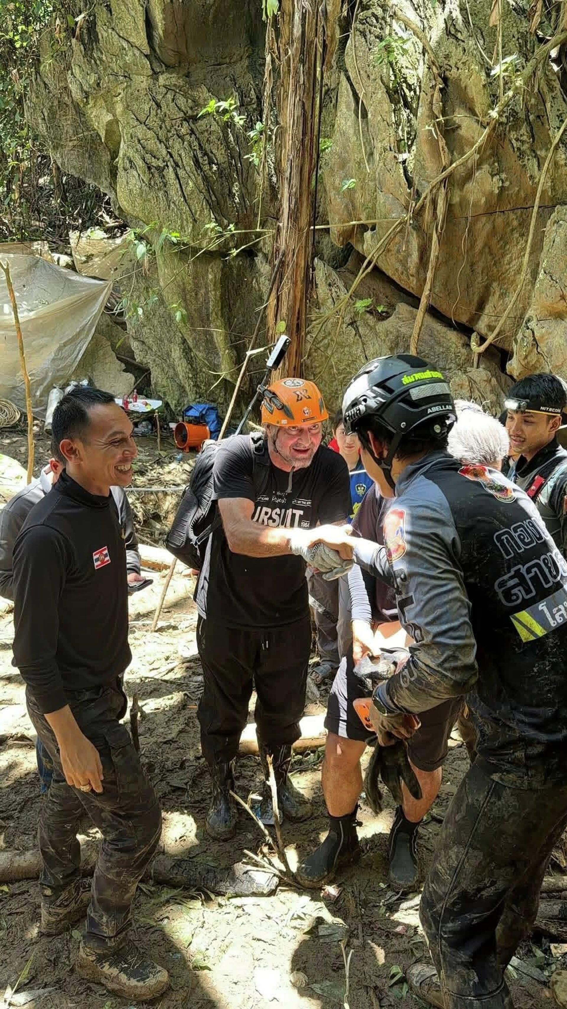 Laos'ta Mağara Dalgıçları Zorlu Kurtarma Operasyonu İçin Çalışıyor
