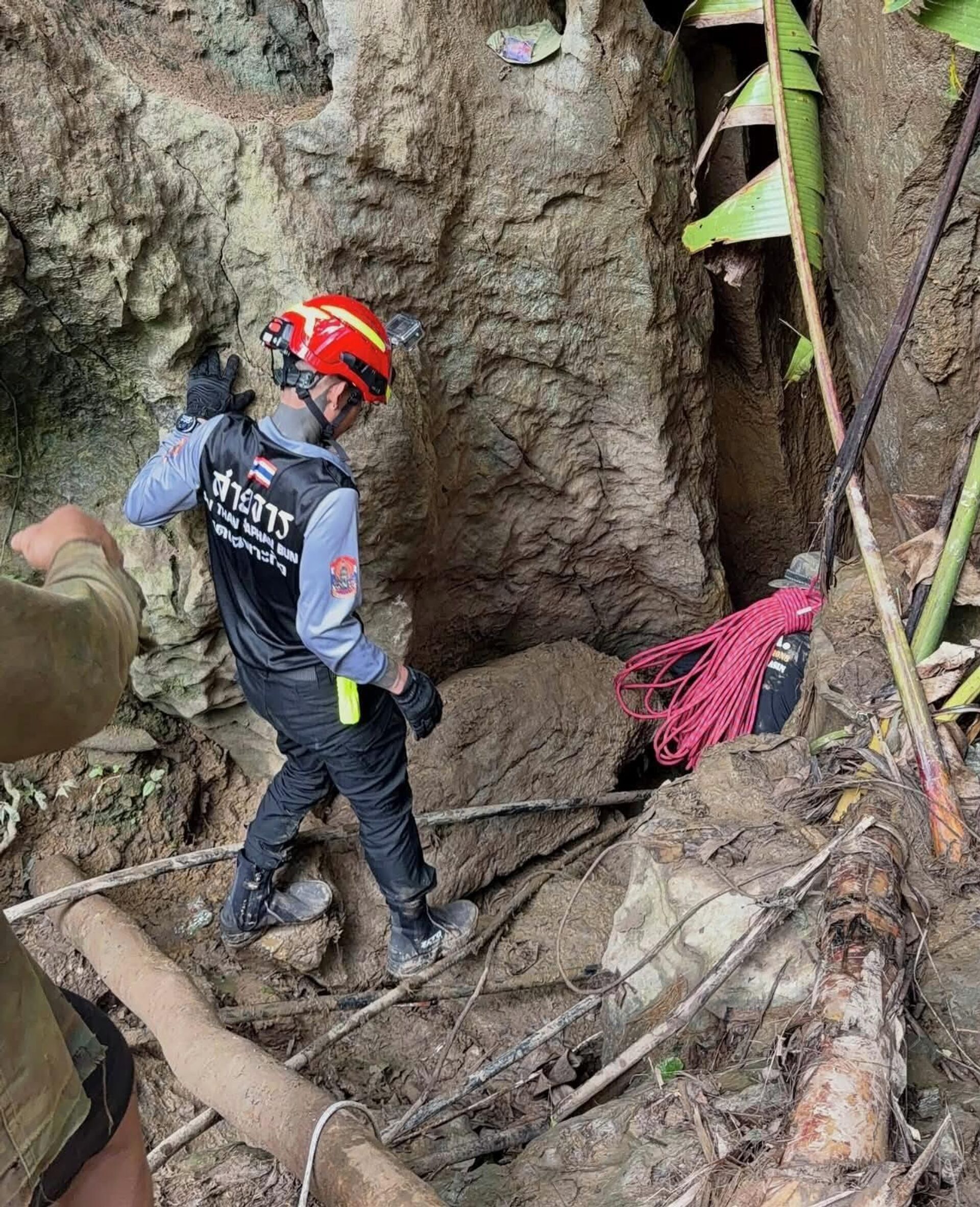Laos'ta Mağara Dalgıçları Zorlu Kurtarma Operasyonu İçin Çalışıyor