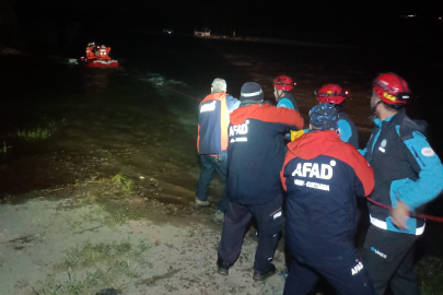 Mustafakemalpaşa'da su taşkını sonucu 4 vatandaş kurtarıldı