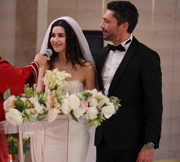 Nesrin Cavadzade'nin Gizlice Düğünü ve Sürpriz Gelinlik Paylaşımı