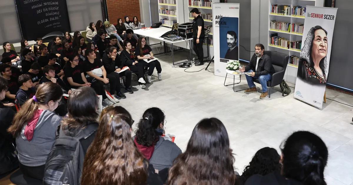 Nilüfer’de Sennur Sezer'in şiir dinletisiyle edebi ve sanatsal bir geceye