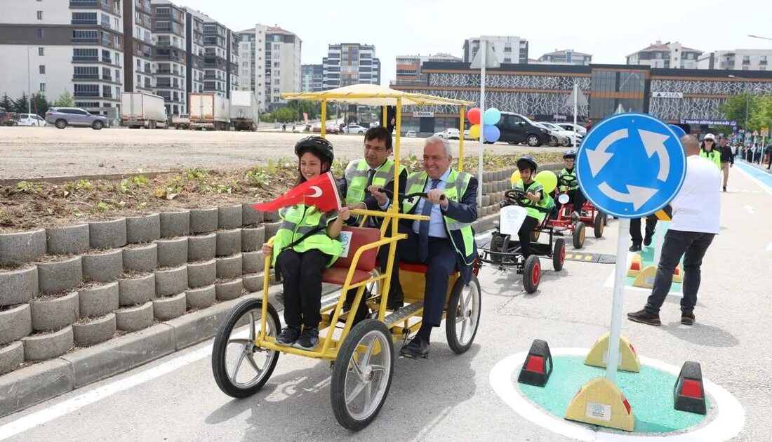 Nilüfer’de Trafik Eğitim Sokağı’nın açılışı, trafikte güvenliğin artırılması ve bilinçli