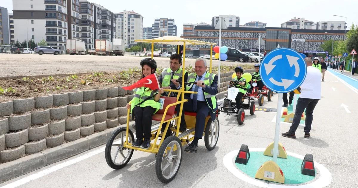 Nilüfer’de Trafik Eğitim Sokağı’nın açılışı, trafikte güvenliğin artırılması ve bilinçli