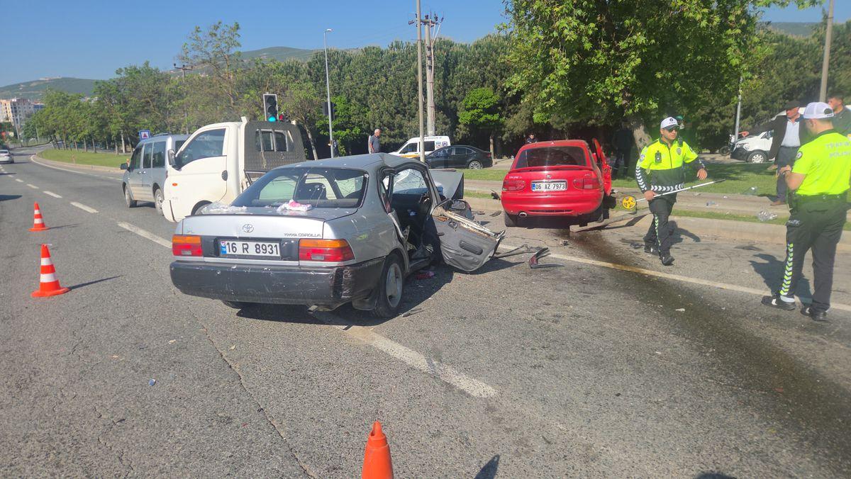 Orhangazi'de meydana gelen trafik kazasında 1 kişi hayatını kaybetti, 4