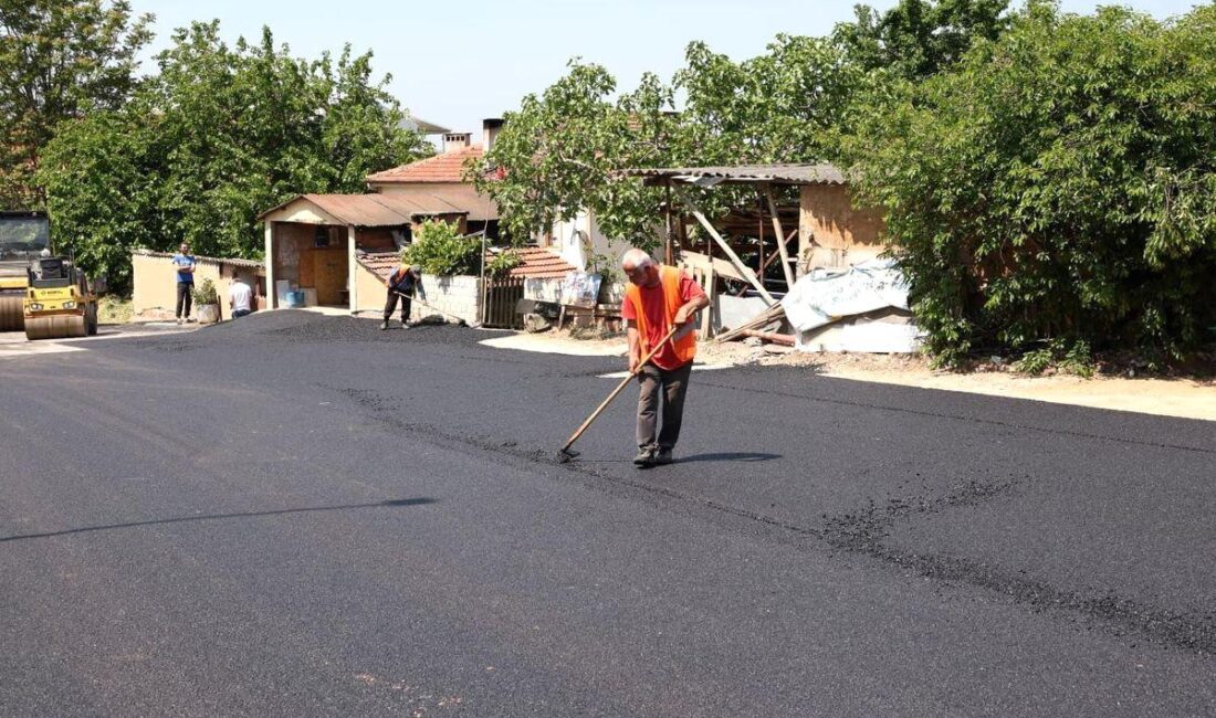 Osmangazi'de asfalt yenileme çalışmaları devam ediyor. Şehir ulaşımını rahatlatmak ve