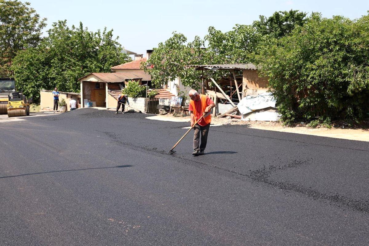 Osmangazi'de asfalt yenileme çalışmaları devam ediyor. Şehir ulaşımını rahatlatmak ve