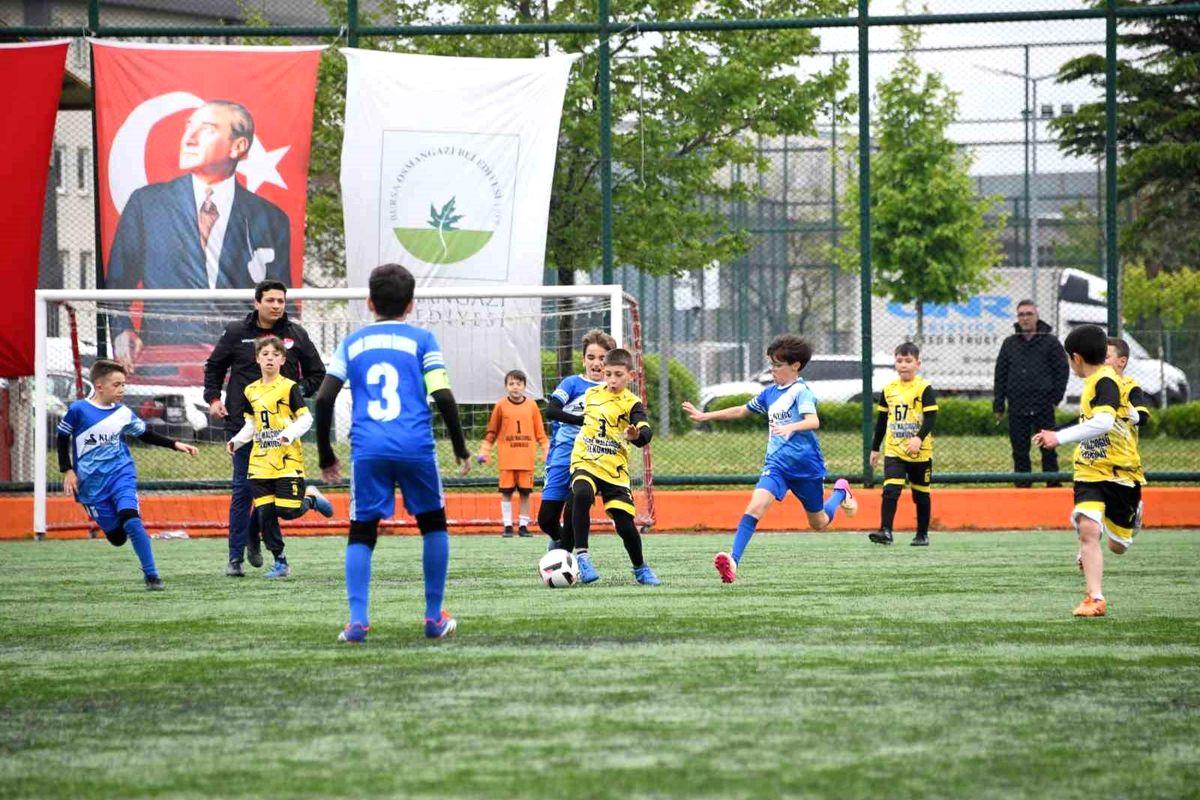 Osmangazi'de düzenlenen şenlikte minik sporcular gösterdikleri performanslarla büyük beğeni topladı.