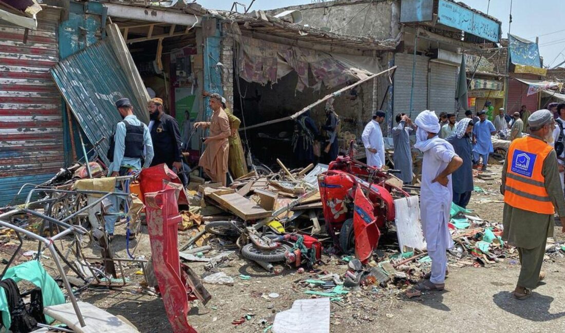 Pakistan'da gerçekleşen patlamada en az 9 kişi hayatını kaybetti, çok