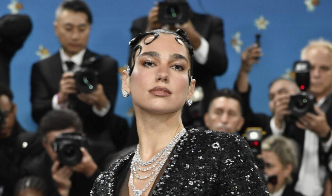 Samsung, Dua Lipa'nın izinsiz yüzünü kullanarak reklamda dikkat çekti. Detaylar