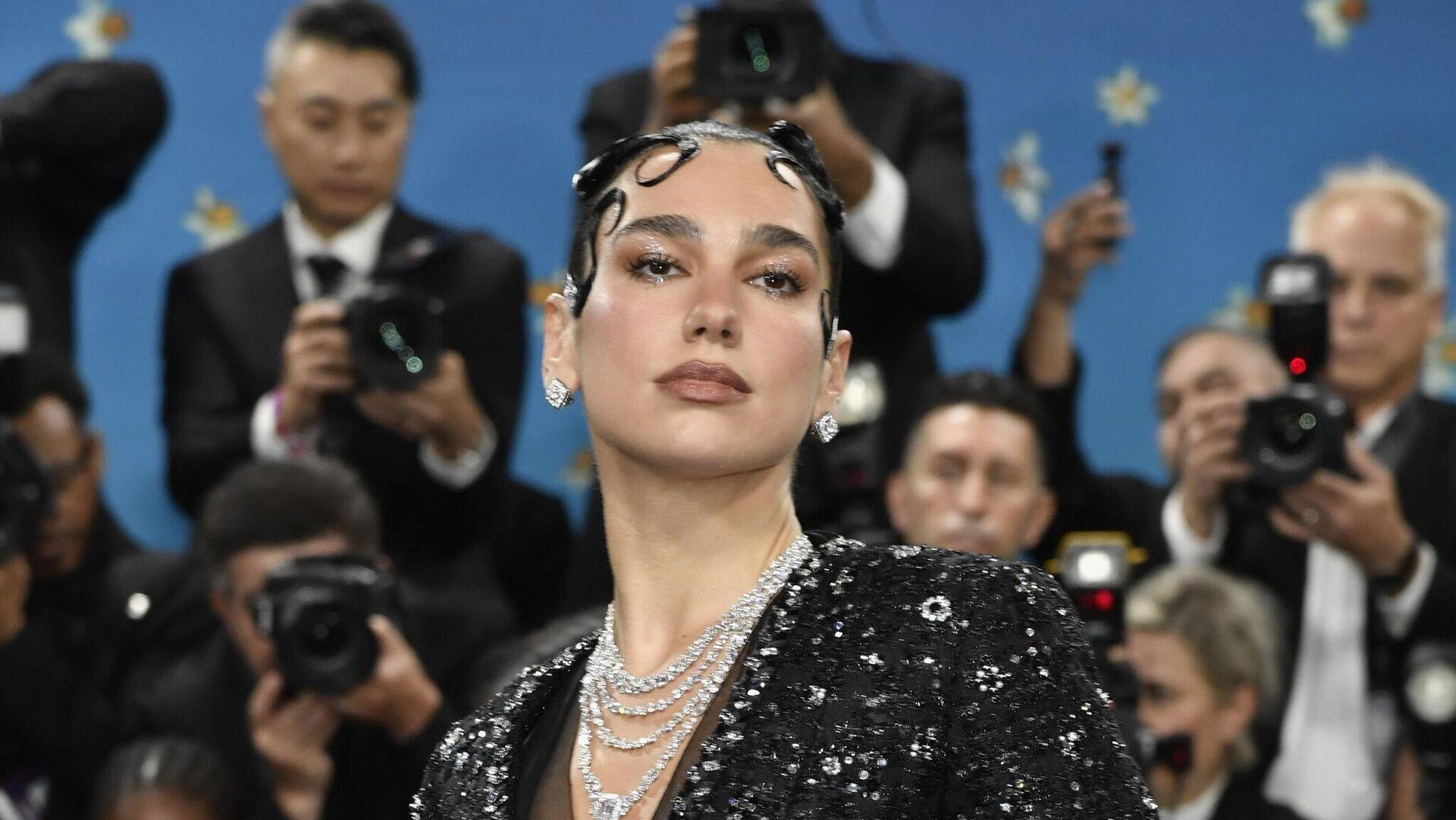 Samsung, Dua Lipa'nın izinsiz yüzünü kullanarak reklamda dikkat çekti. Detaylar
