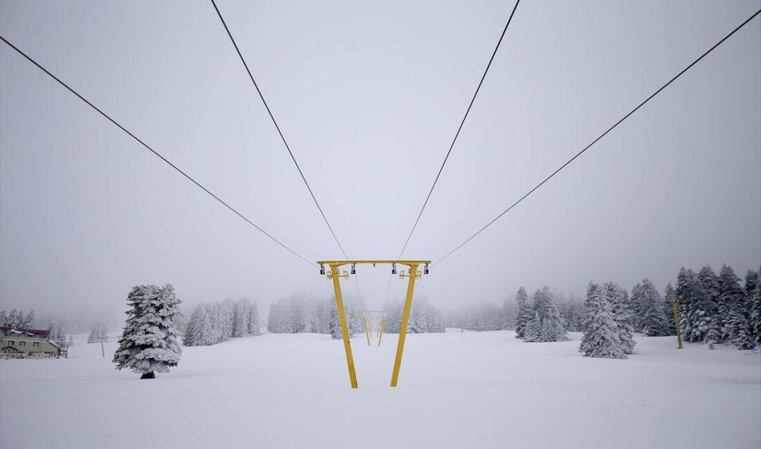 Uludağ'da Mayıs ayında kar kalınlığı artışını ve bölgedeki meteorolojik durumu