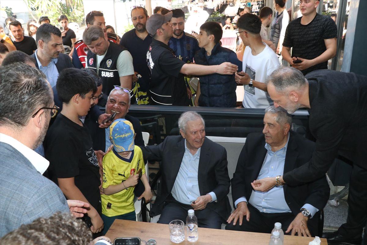 Yalova'da Aziz Yıldırım'ın gelişini ve katkılarını duyurmaya yönelik resmi ve