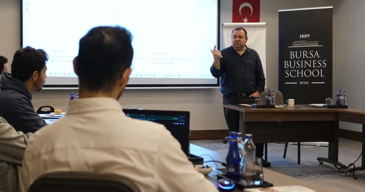 Bursa'da gerçekleştirilen yapay zekâyla dijital dönüşüm ve e-ticaret eğitimi ile