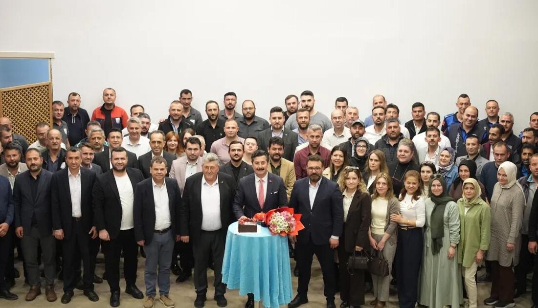 Yenişehir Belediyesi personel bayramlaşması, resmi ve samimi bir ortamda gerçekleşmiş,