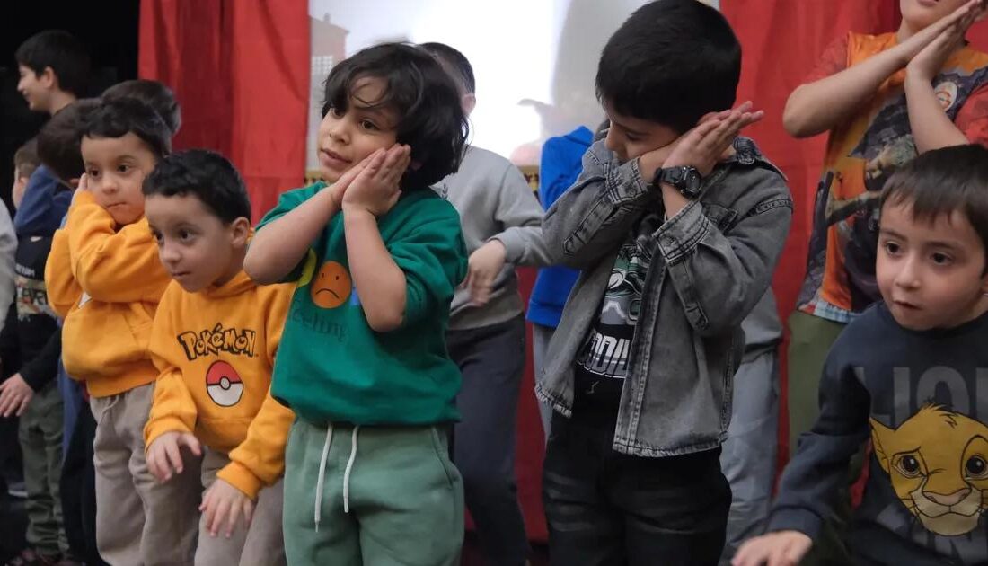 Yıldırım Belediyesi, çocuklara ücretsiz tiyatro imkanları sunarak sanatsal gelişimlerini destekliyor.
