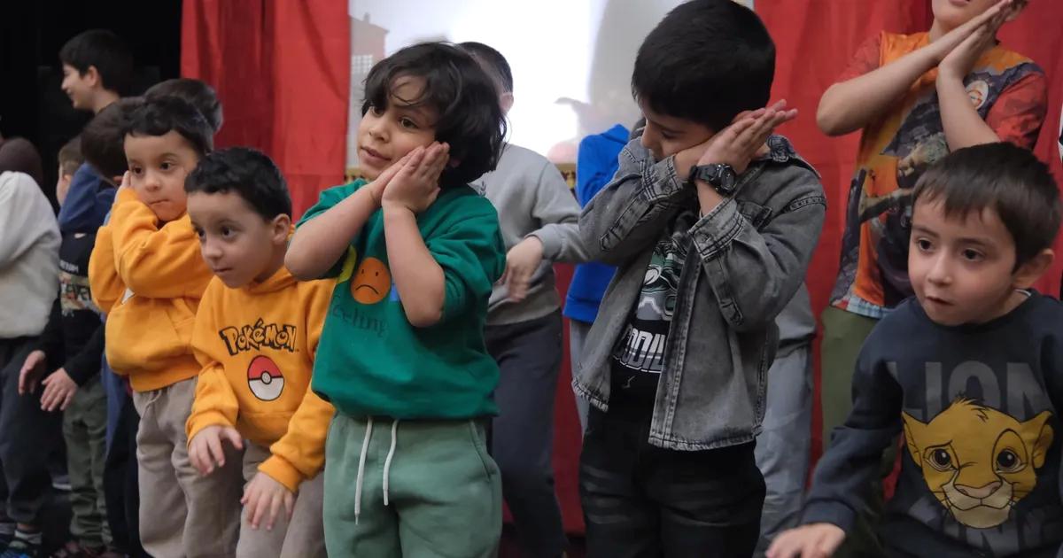 Yıldırım Belediyesi, çocuklara ücretsiz tiyatro imkanları sunarak sanatsal gelişimlerini destekliyor.