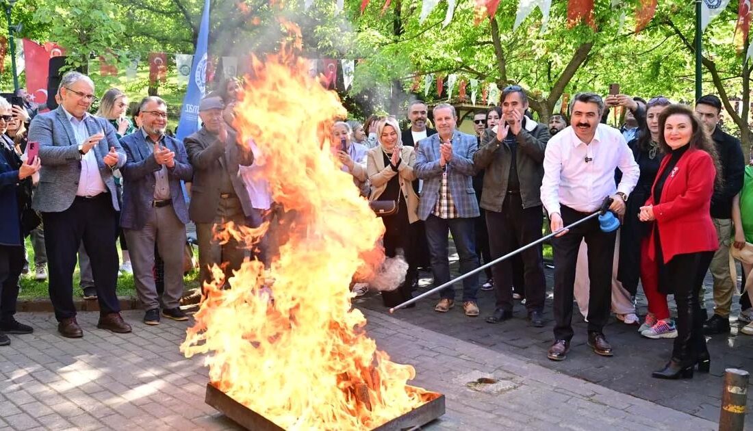 Yıldırım'da Hıdırellez kutlamalarıyla geleneksel coşku ve kültürel zenginlikler deneyimleniyor. Bu