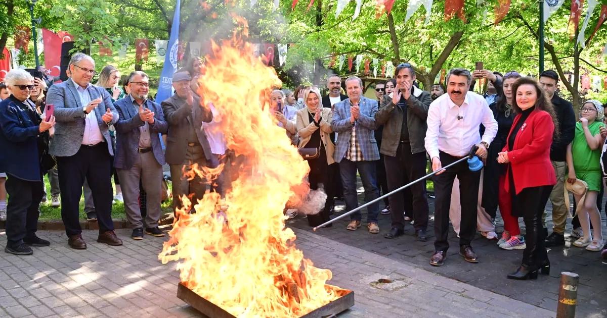 Yıldırım'da Hıdırellez kutlamalarıyla geleneksel coşku ve kültürel zenginlikler deneyimleniyor. Bu