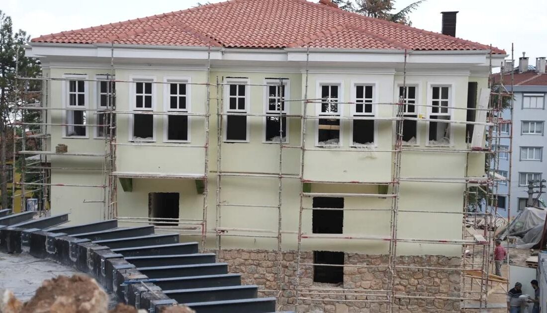 Yıldırım'da tarihi dönüşüm projeleri ile modernizasyon ve koruma bir arada.