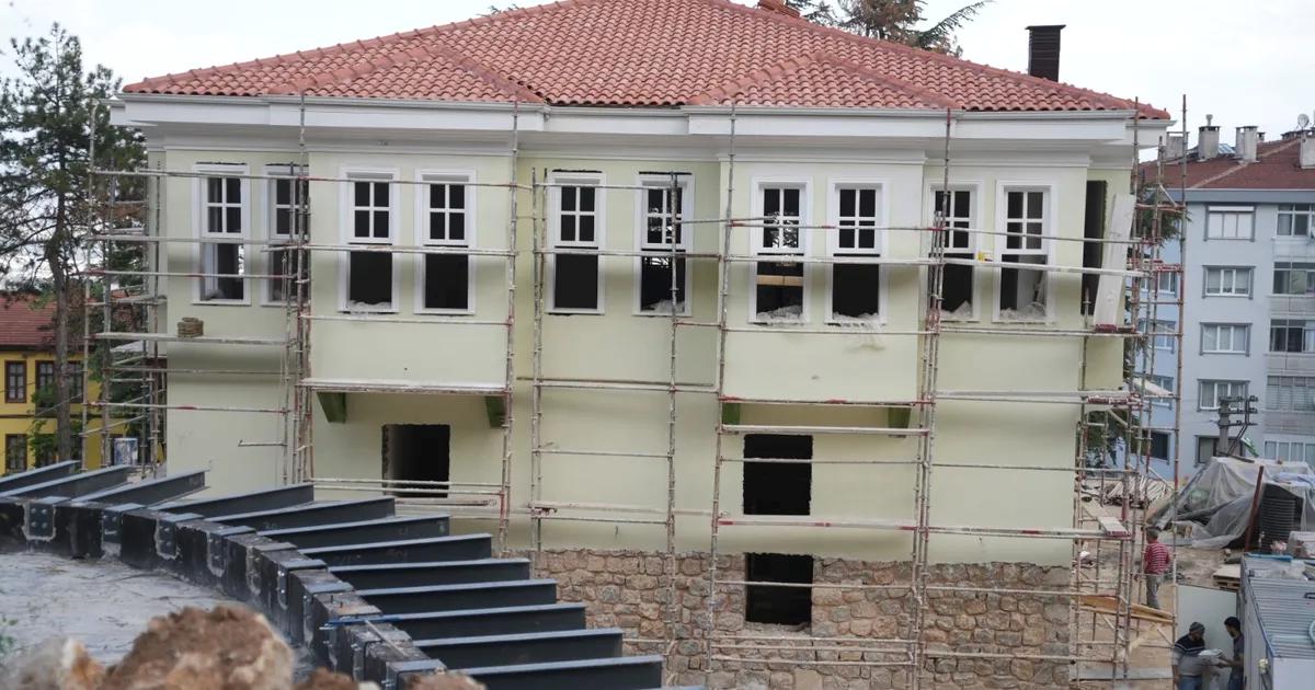 Yıldırım'da tarihi dönüşüm projeleri ile modernizasyon ve koruma bir arada.