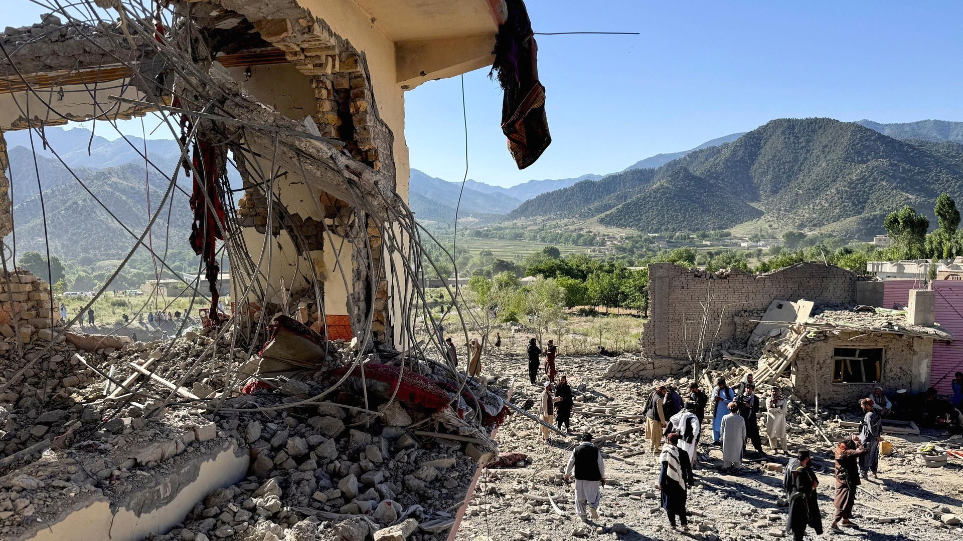 Afganistan ve Pakistan arasındaki sınır gerilimi artarken, bölgedeki güvenlik ve