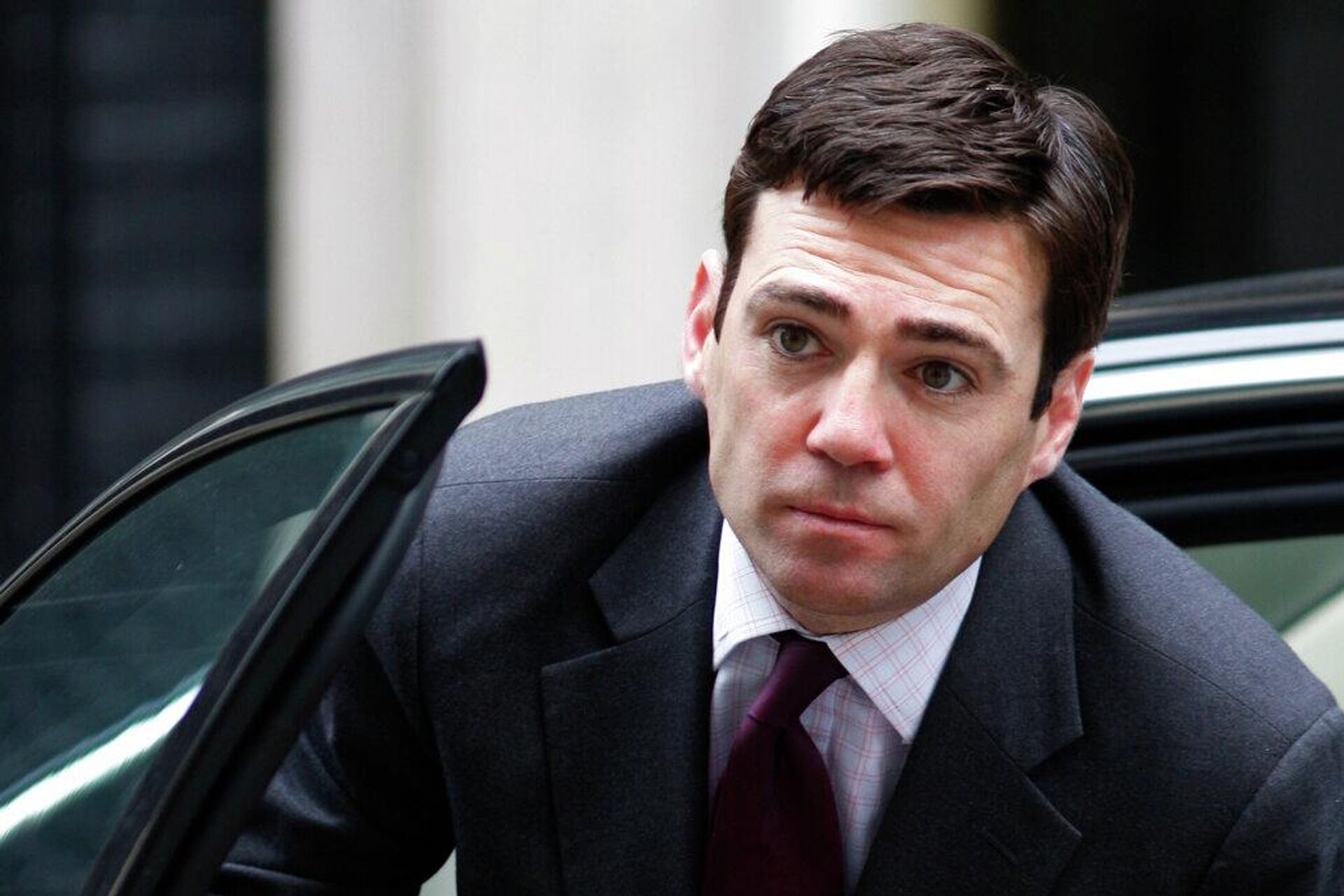 Andy Burnham'ın Siyasi Dönüm Noktası ve Çevresindeki Yükselişi