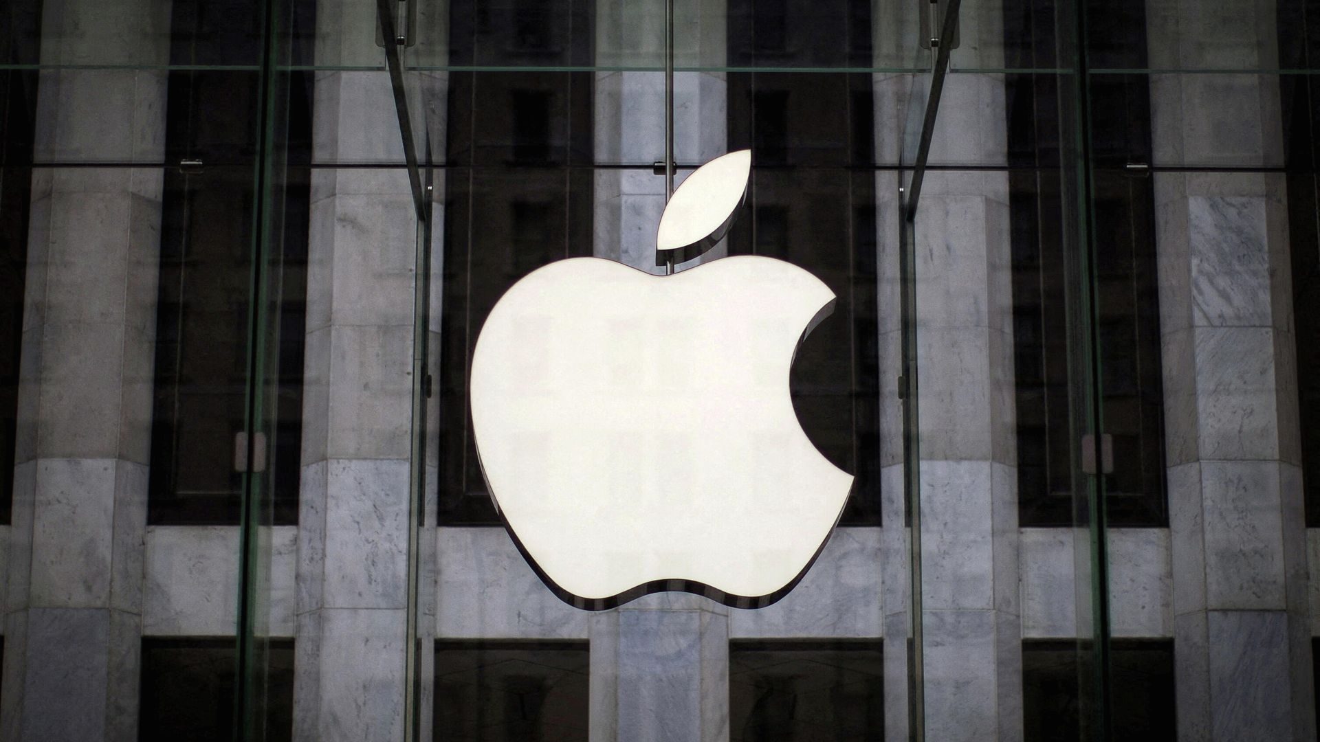Apple fiyatlarındaki artışlar dünya genelinde ekonomiyi ve tüketicileri etkiliyor. Detaylar
