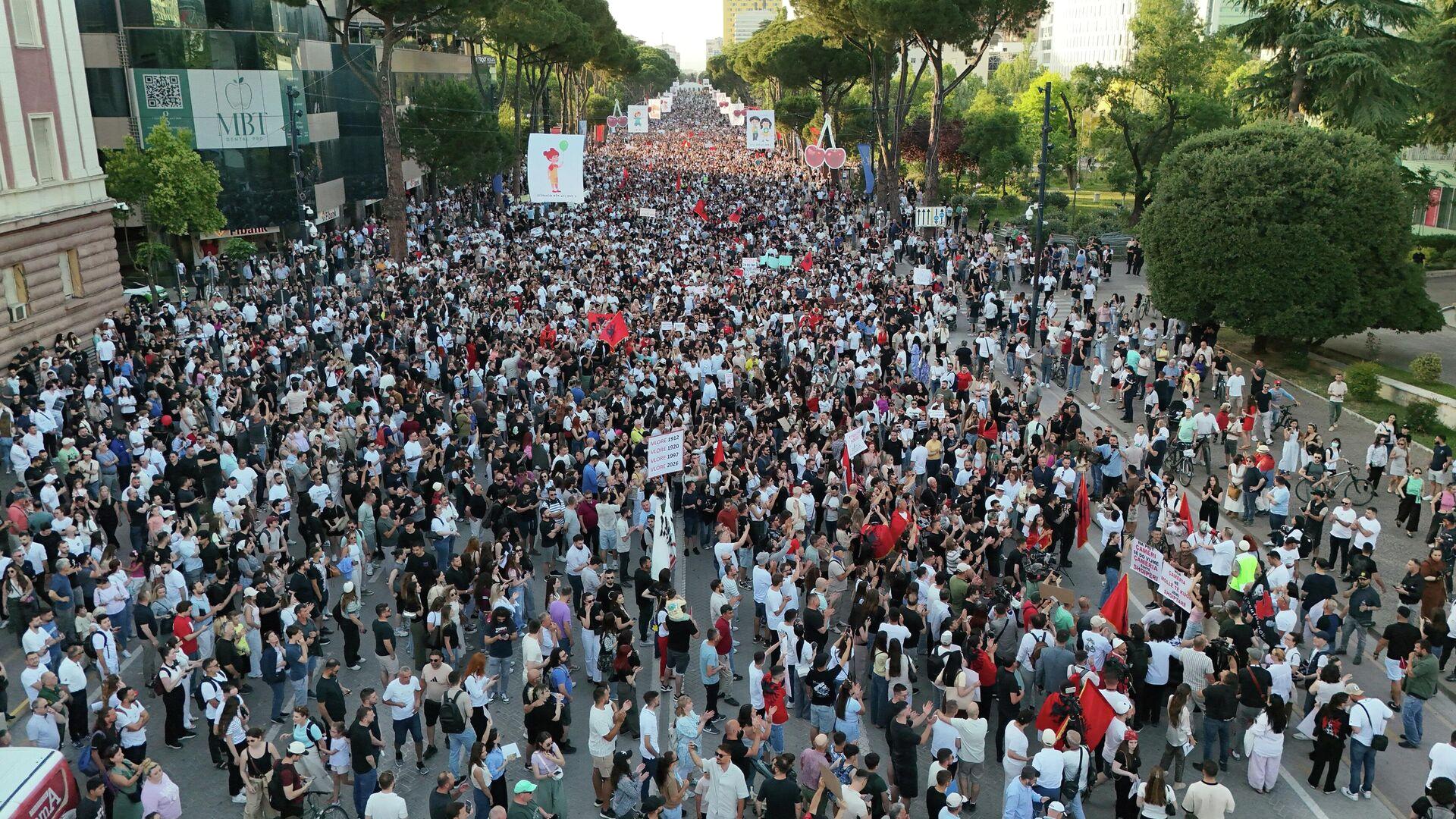 Arnavutluk'ta protestolar yükseliyor, halk sesini duyuruyor. Güncel gelişmeleri ve detayları